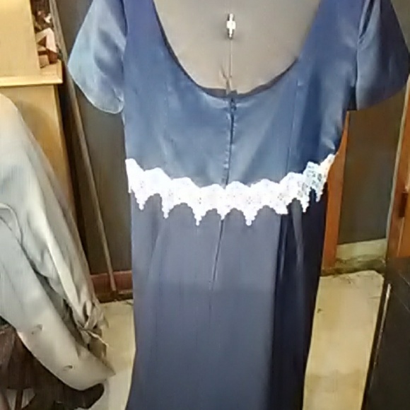 Dress - Picture 4 of 7